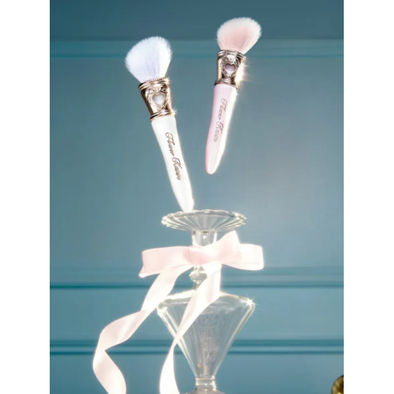 Пензлик для рум'ян "Pearl Pink" від Flower knows з колекції Bunny Garden