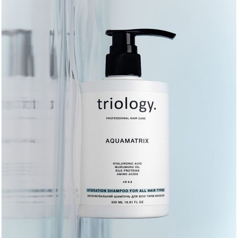 Увлажняющий шампунь для всех типов волос Aquamatrix Trilogy.